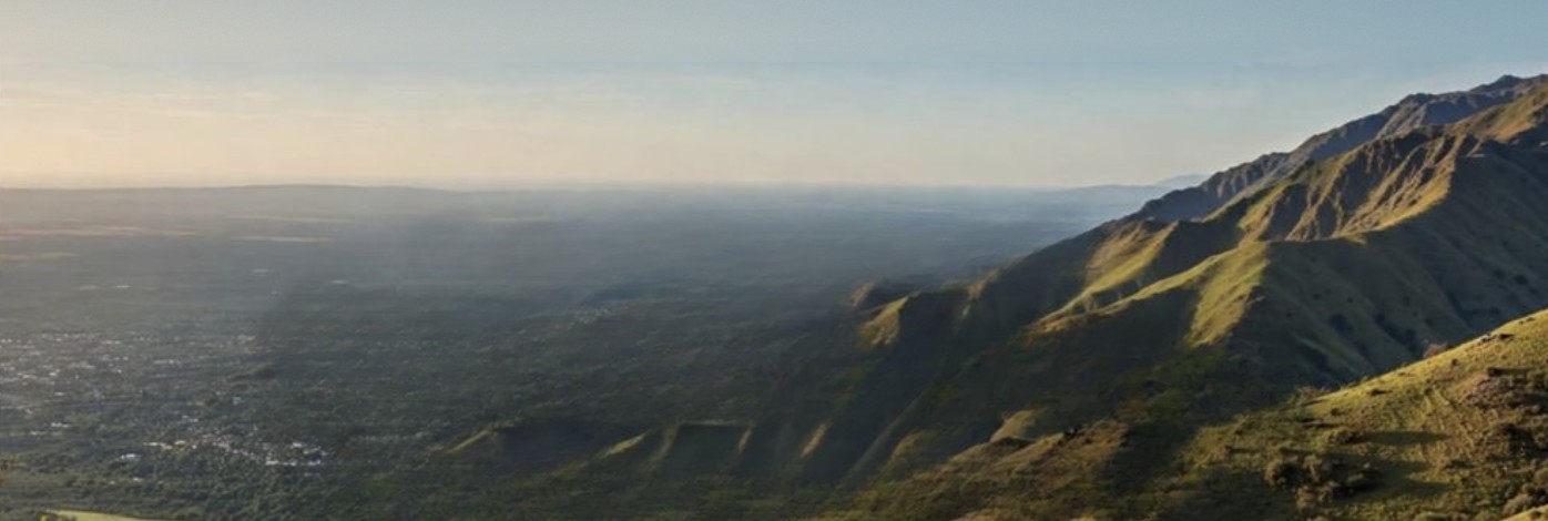 Horizonte del valle al atardecer
